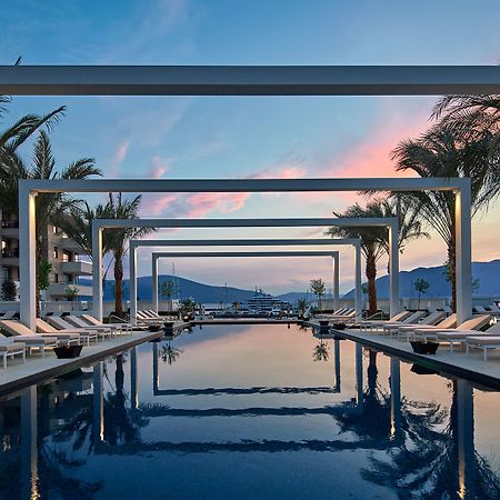 Regent Porto Montenegro Тиват Екстериор снимка The swimming pool at the hotel