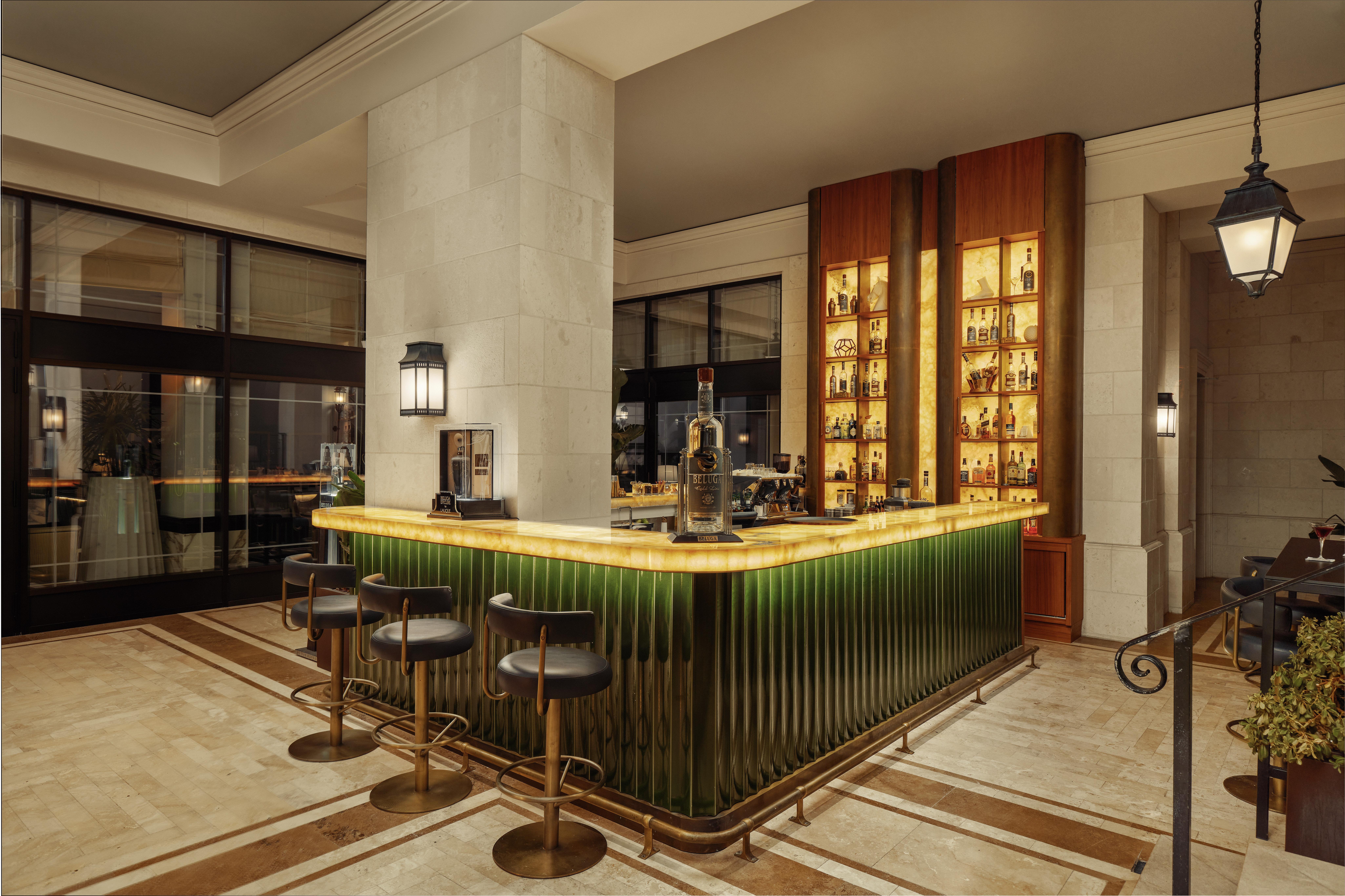 Regent Porto Montenegro Тиват Екстериор снимка The bar at the hotel