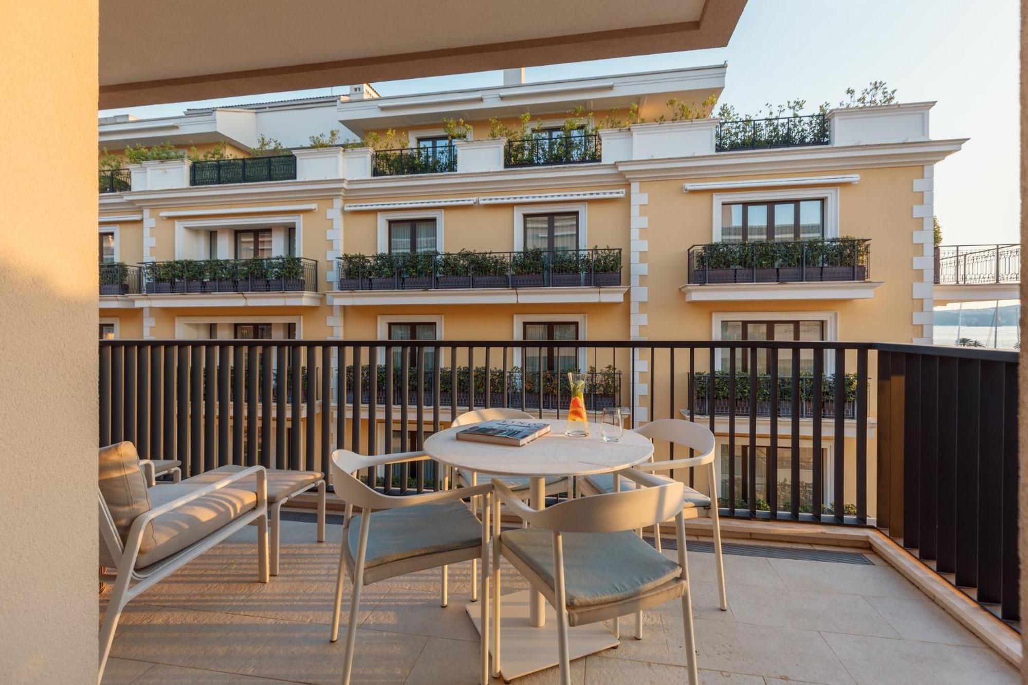 Regent Porto Montenegro Тиват Екстериор снимка A balcony