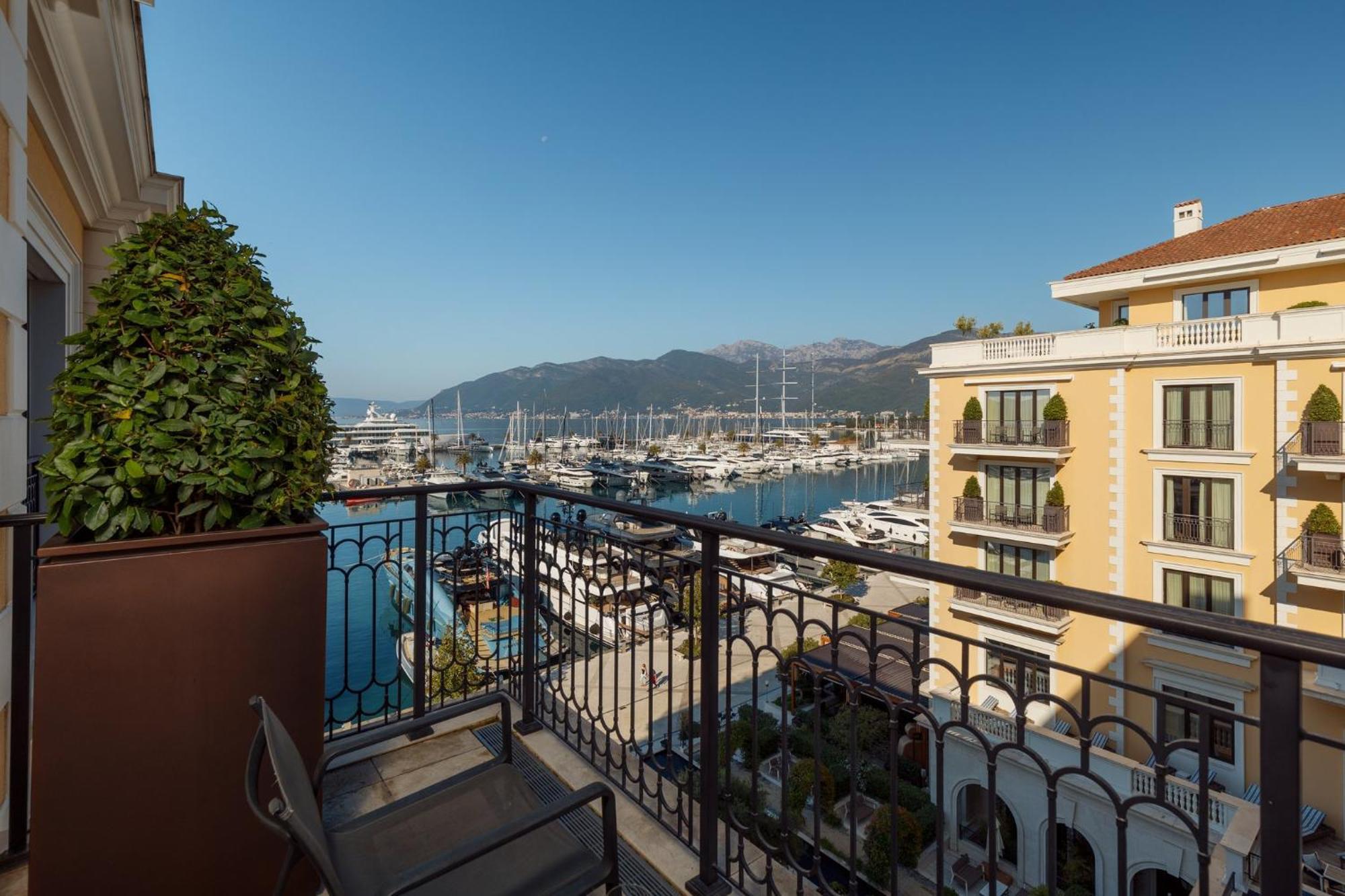 Regent Porto Montenegro Тиват Екстериор снимка View of the port of Glyfáda