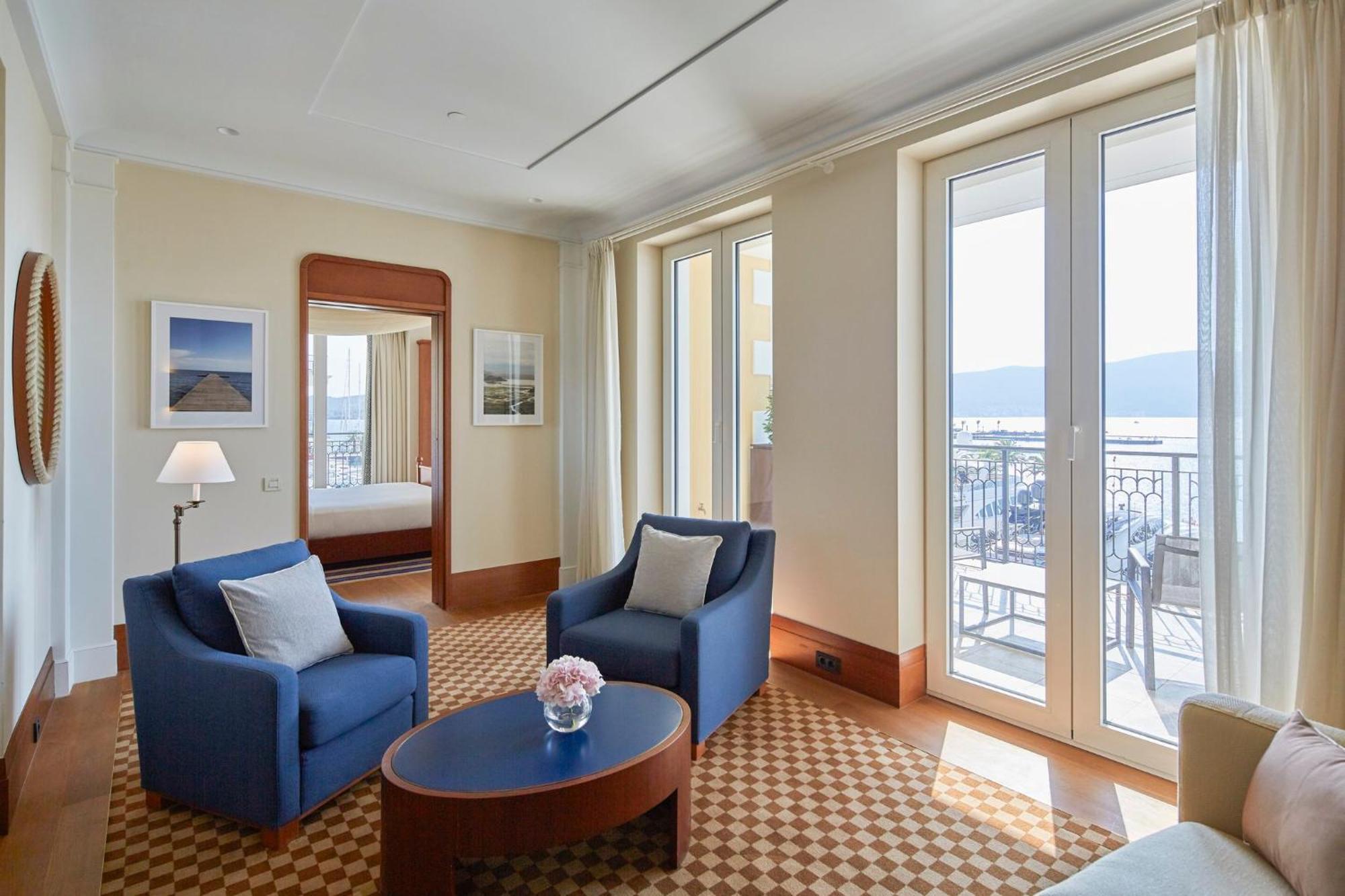 Regent Porto Montenegro Тиват Екстериор снимка A suite at the InterContinental Geneva