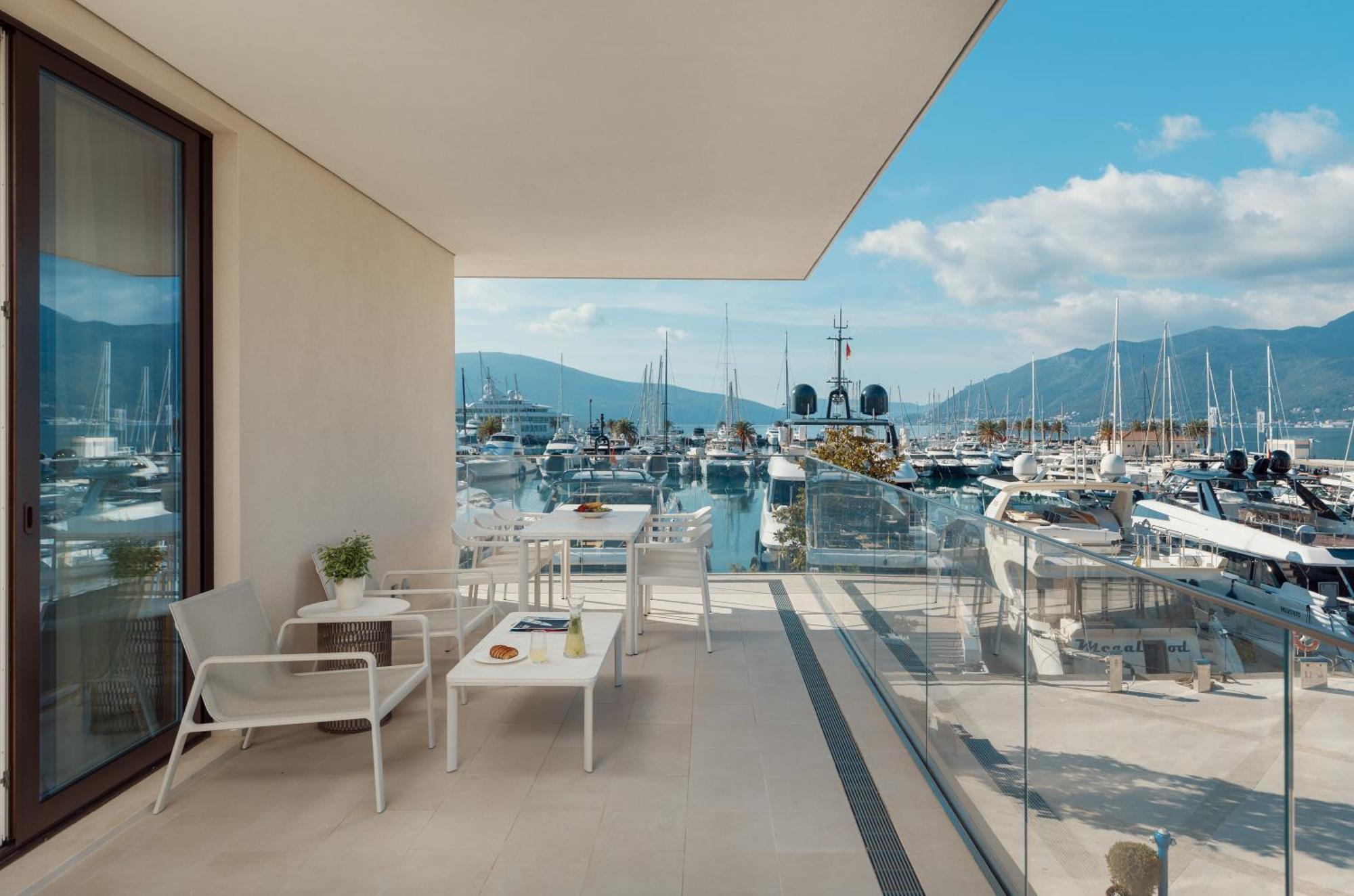 Regent Porto Montenegro Тиват Екстериор снимка View of the Port of Glyfáda